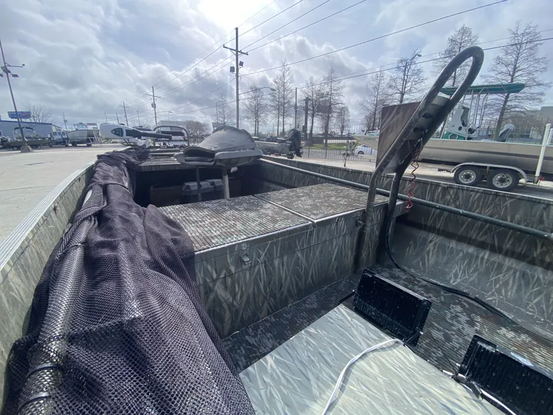 Slide: The Image of Gator Trax 17' 2009 - 10