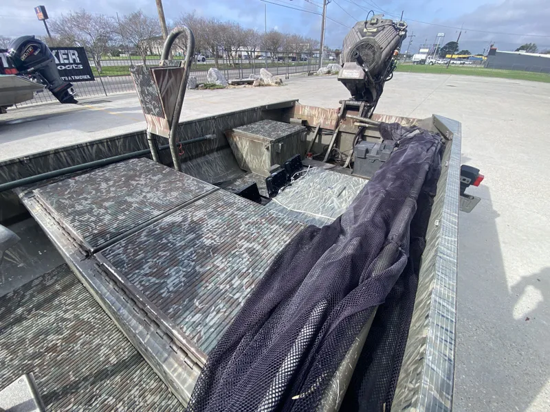 Slide: The Image of Gator Trax 17' 2009 - 20