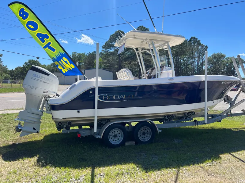 Slide: The Image of Robalo R242 Center Console 2020 - 13