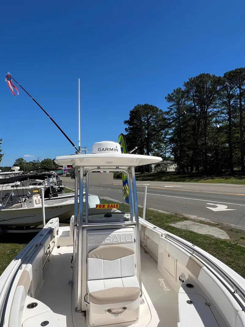Slide: The Image of Robalo R242 Center Console 2020 - 14