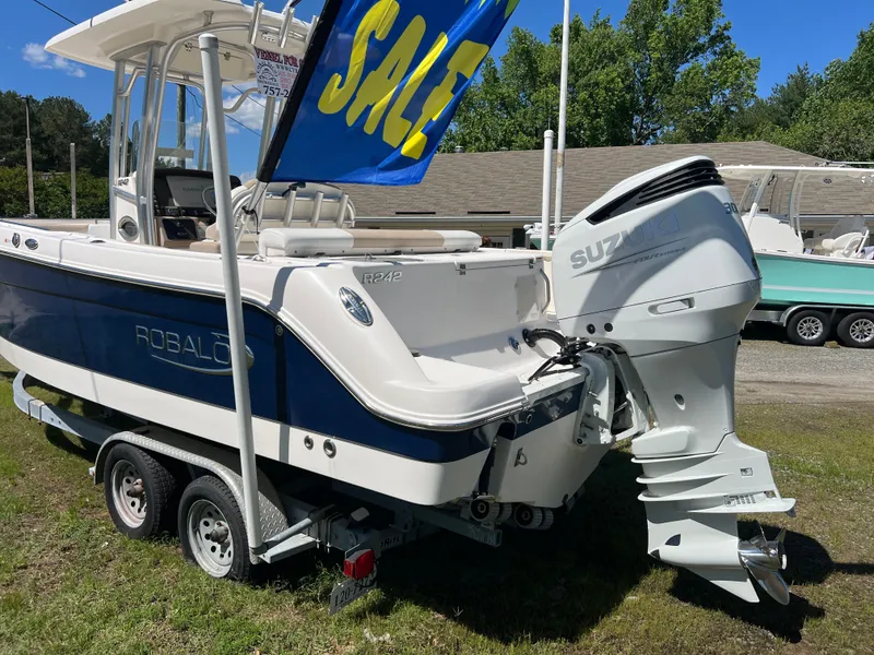 Slide: The Image of Robalo R242 Center Console 2020 - 9