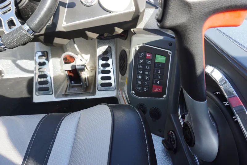 Slide: The Image of Ranger Z521L 2020 - 6