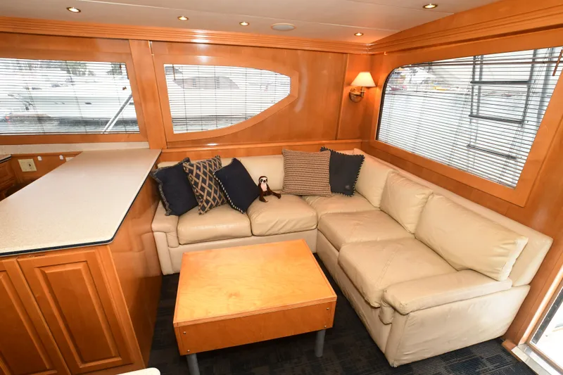 Slide: The Image of Interior of 2001 Hatteras 50 Convertible yacht. - 21