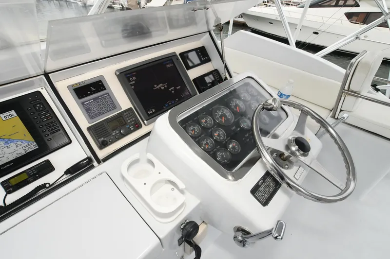 Slide: The Image of Helm of 2001 Hatteras 50 Convertible yacht. - 28