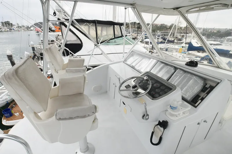 Slide: The Image of Helm of the 2001 Hatteras 50 Convertible yacht. - 35