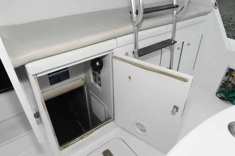 Slide: The Image of Hatteras 50 Convertible 2001, open storage area with ladder. - 37