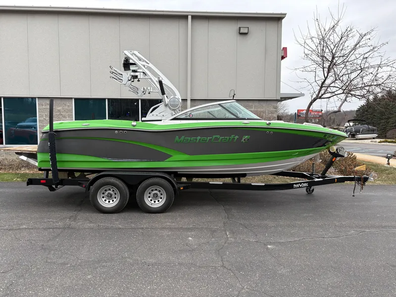 The Image of MasterCraft X10 2014 - 1