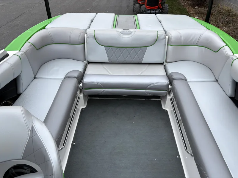 Slide: The Image of MasterCraft X10 2014 - 18
