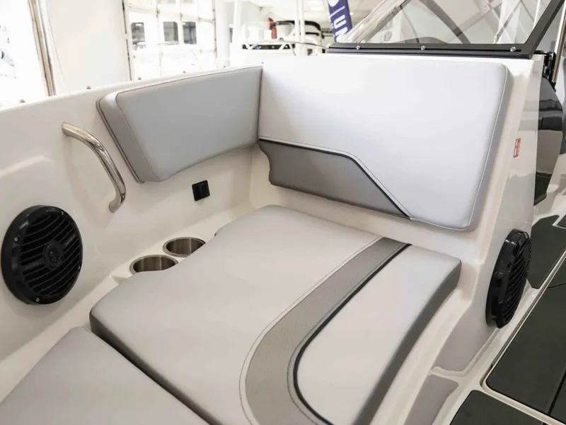 Slide: The Image of Bayliner V20 2026 - 10