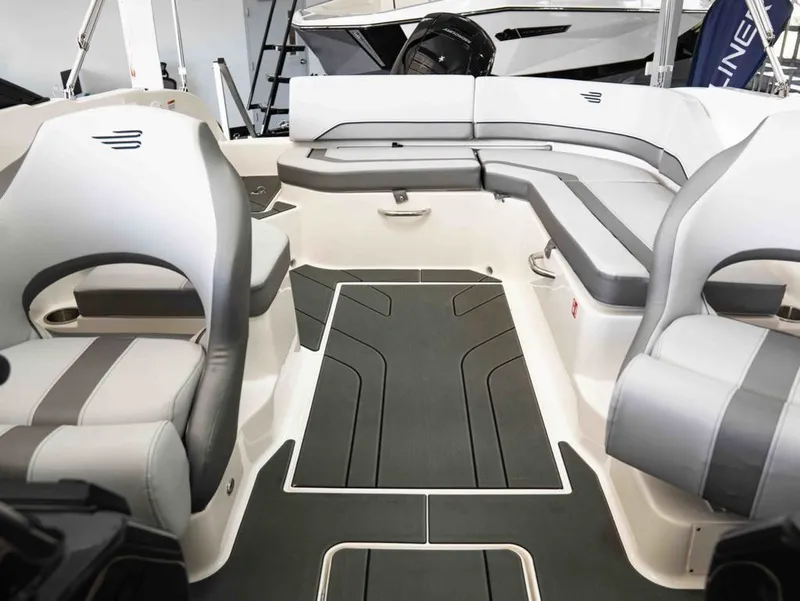 Slide: The Image of Bayliner V20 2026 - 11