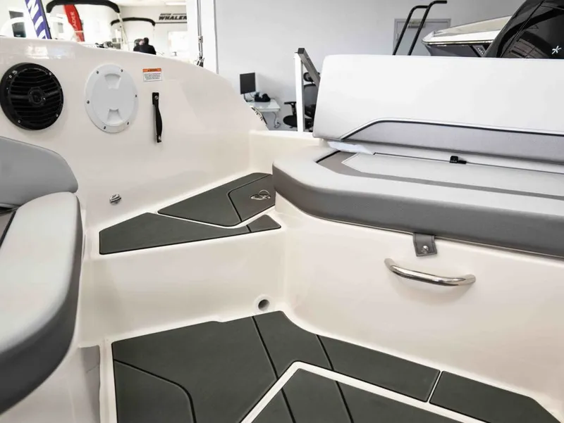 Slide: The Image of Bayliner V20 2026 - 15