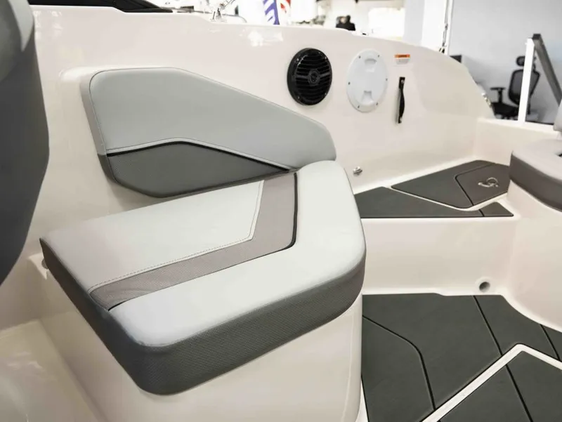 Slide: The Image of Bayliner V20 2026 - 16