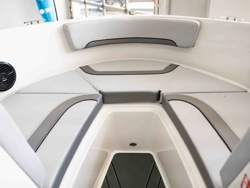 Slide: The Image of Bayliner V20 2026 - 8