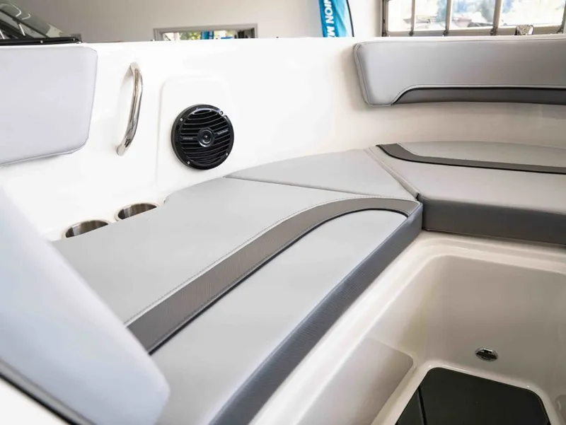 Slide: The Image of Bayliner V20 2026 - 9