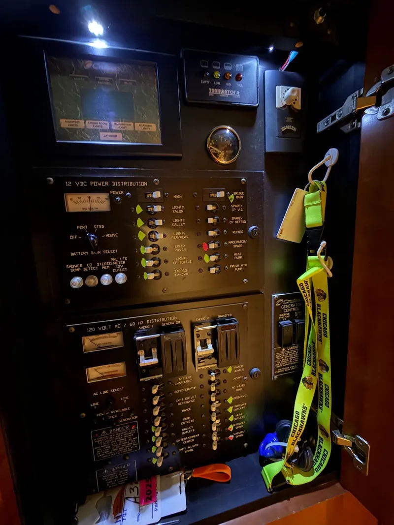 Slide: The Image of Cruiser Yachts 390 Sport Coupe 2008 - 30