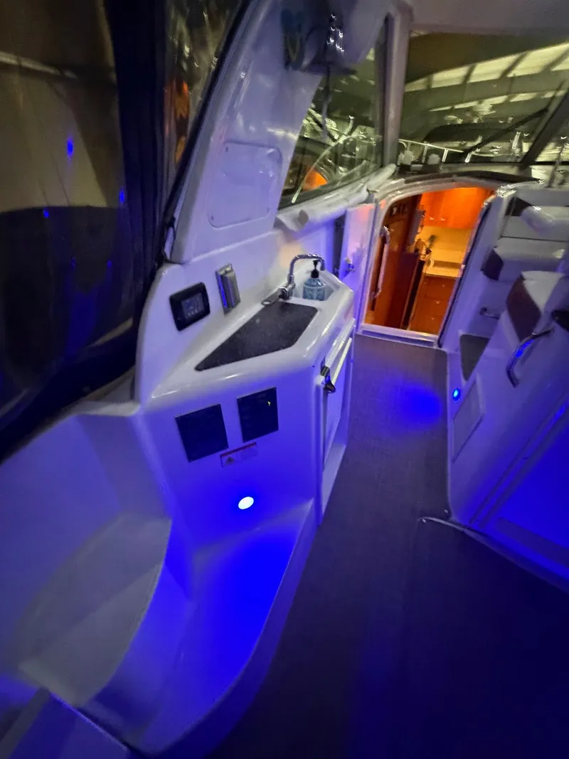 Slide: The Image of Cruiser Yachts 390 Sport Coupe 2008 - 8