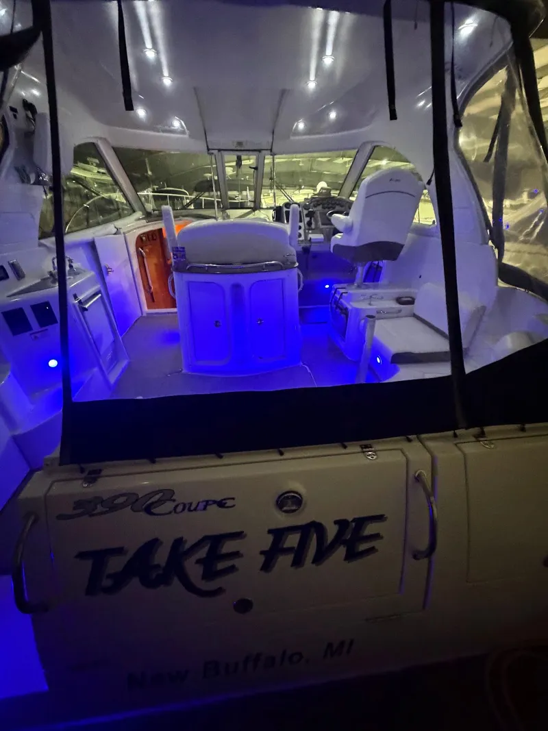 Slide: The Image of Cruiser Yachts 390 Sport Coupe 2008 - 9