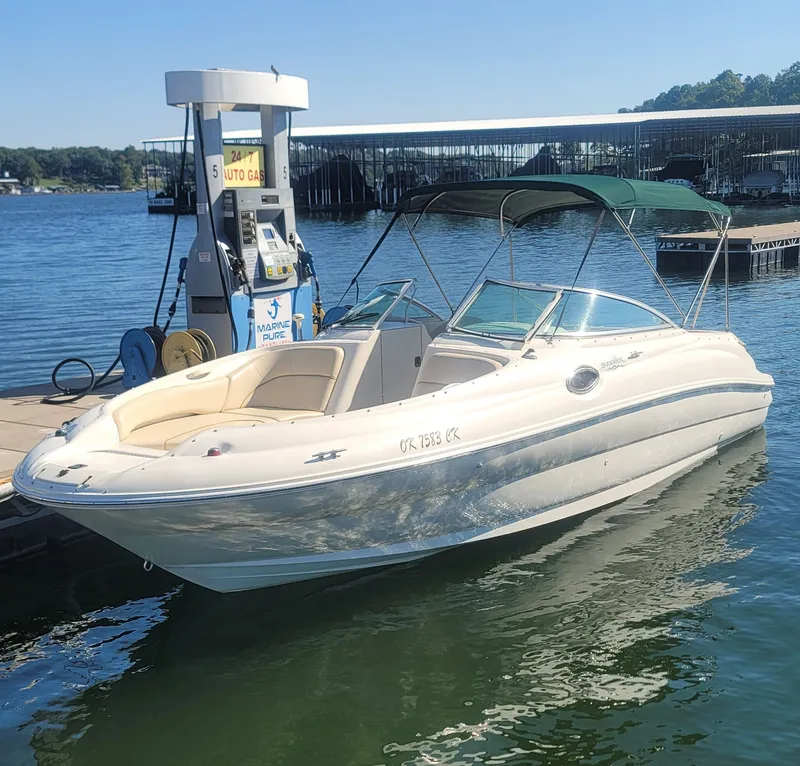 The Image of Sea Ray 240 Sundeck 2001 - 1