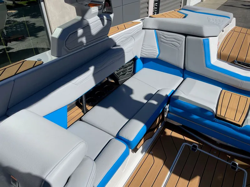 Slide: The Image of Nautique G23 2025 - 7