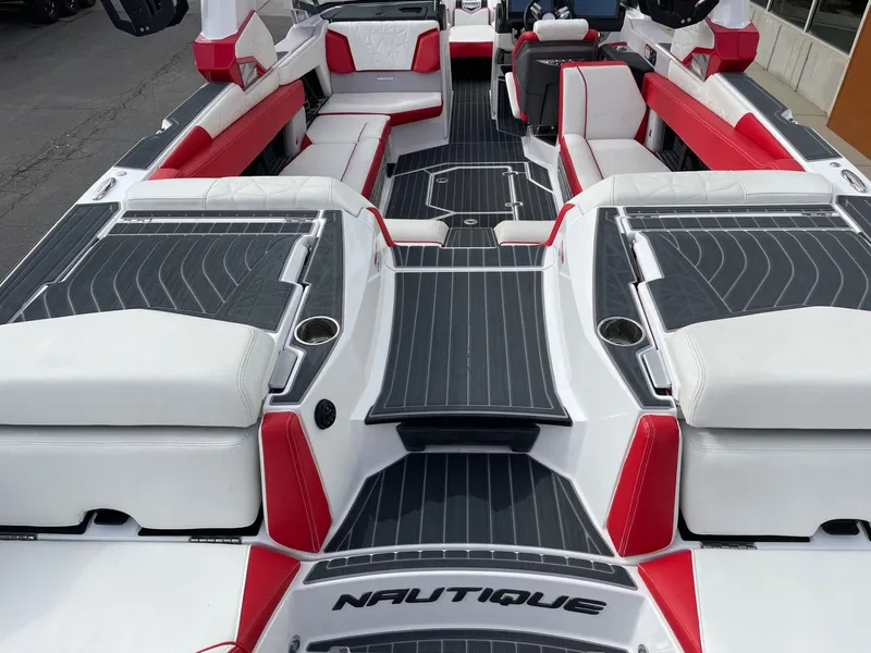 Slide: The Image of Nautique Super Air Nautique G25 Paragon 2023 - 4