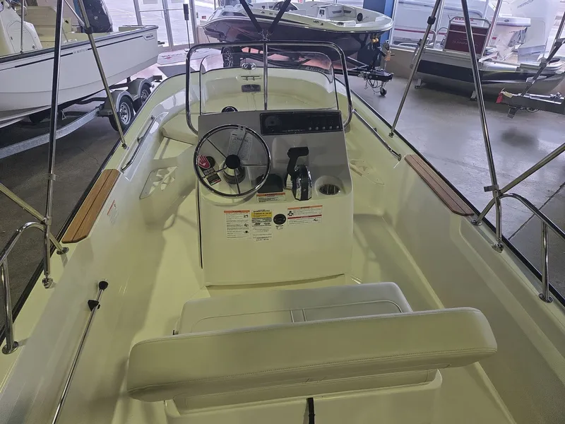Slide: The Image of Boston Whaler 170 Montauk 2026 - 10
