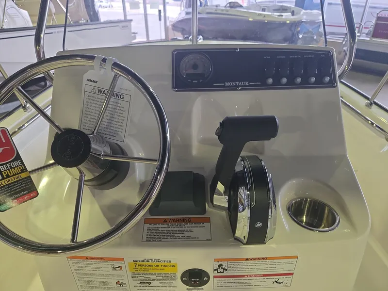 Slide: The Image of Boston Whaler 170 Montauk 2026 - 11