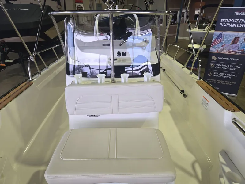 Slide: The Image of Boston Whaler 170 Montauk 2026 - 14