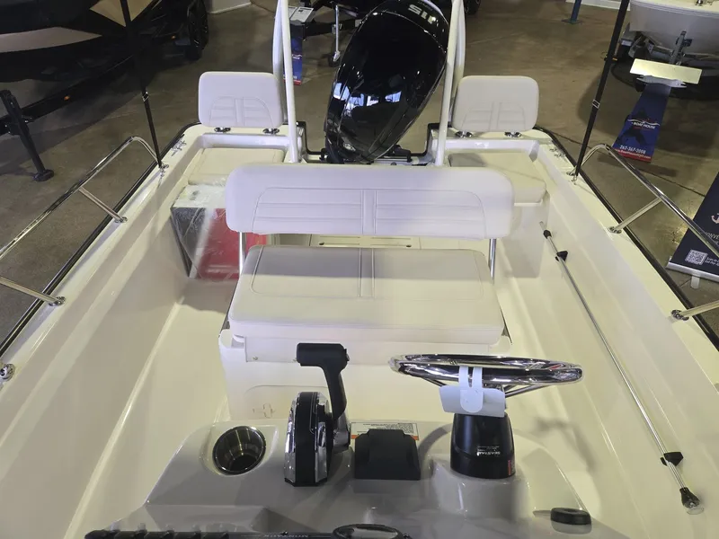 Slide: The Image of Boston Whaler 170 Montauk 2026 - 15