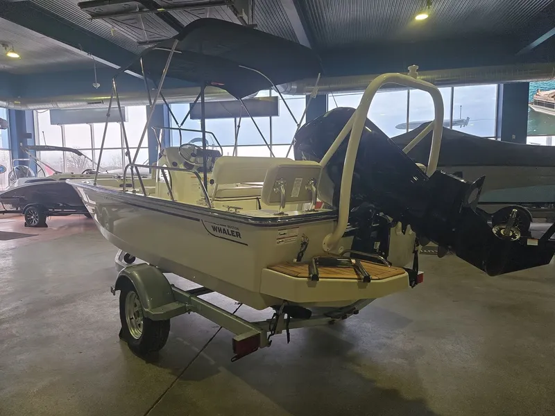 Slide: The Image of Boston Whaler 170 Montauk 2026 - 6