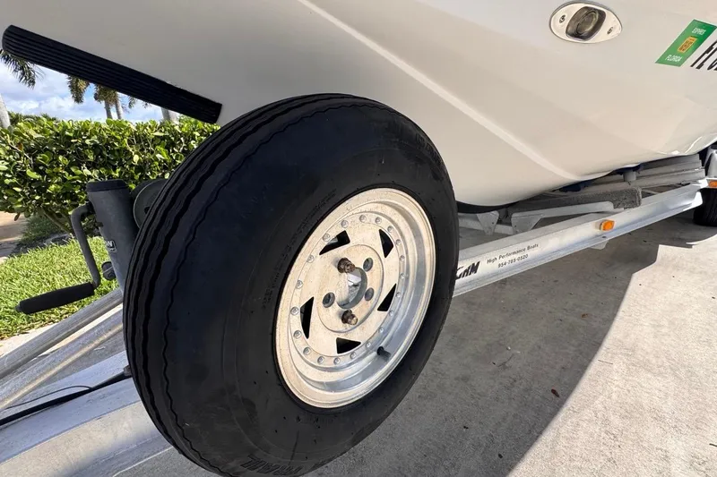 Slide: The Image of Trailer wheel of 2005 Storm Boats Storm-High Performance, parked on concrete. - 24