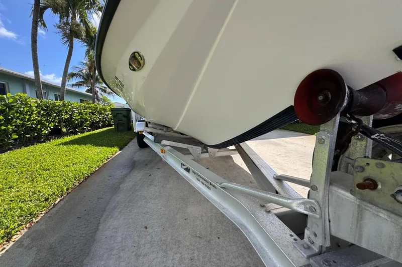 Slide: The Image of 2005 Storm Boats Storm-High Performance on trailer, parked on driveway. - 26