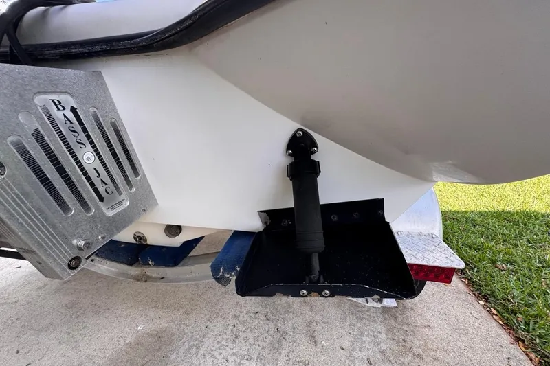 Slide: The Image of Rear view of 2005 Storm Boats Storm-High Performance with Bass Jac plate. - 36