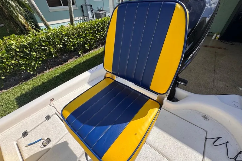 Slide: The Image of Blue and yellow seat on 2005 Storm Boats Storm-High Performance model. - 45