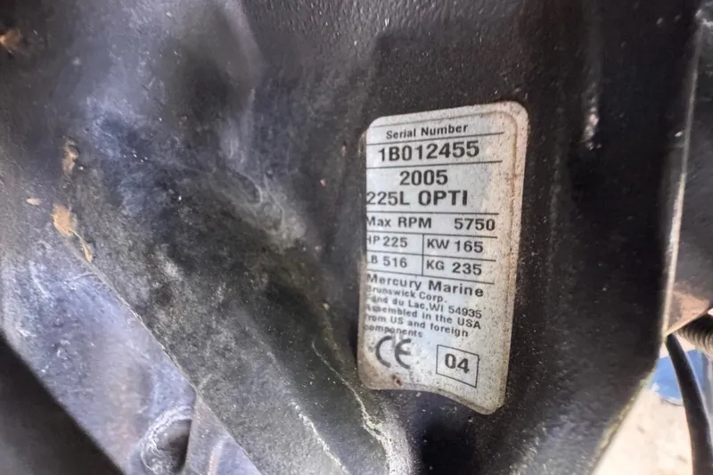 Slide: The Image of Label on 2005 Storm Boats Storm-High Performance engine, showing specifications and serial number. - 62