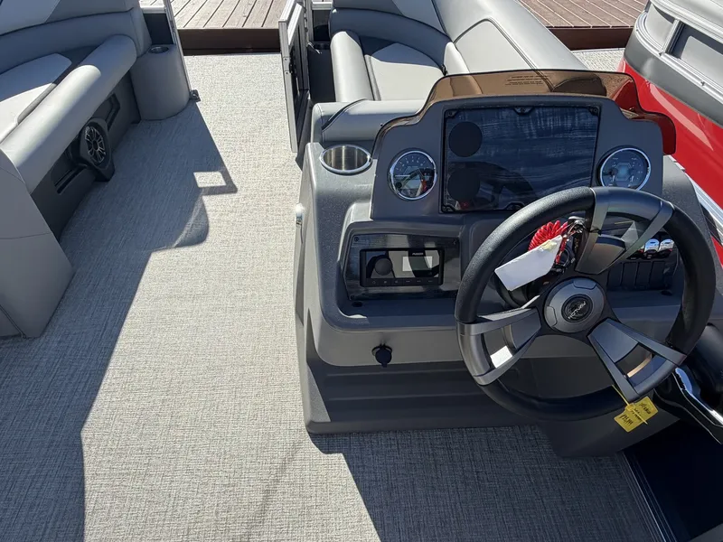 Slide: The Image of Avalon Venture 21 CRUISE-115HP 2026 - 5