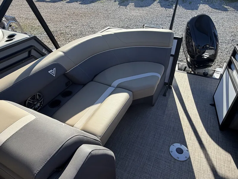 Slide: The Image of Viaggio Lago X 22U-SUZUKI 140 2025 - 6