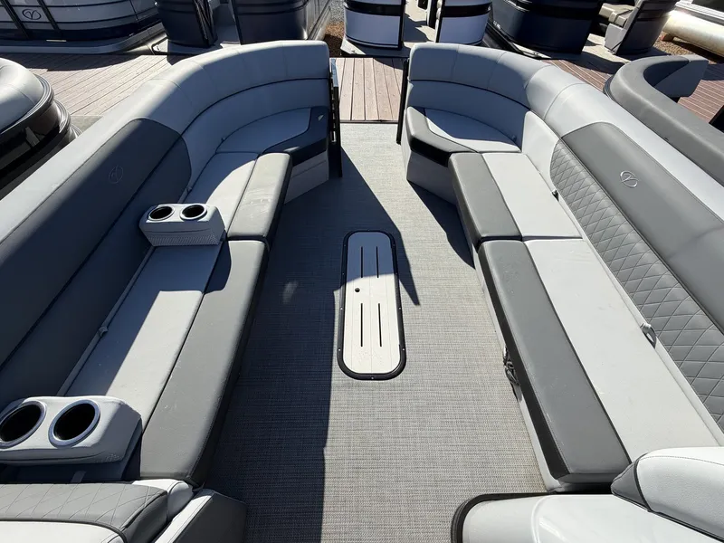 Slide: The Image of Veranda Vista Series TRITOON 200HP YAMAHA 2026 - 3