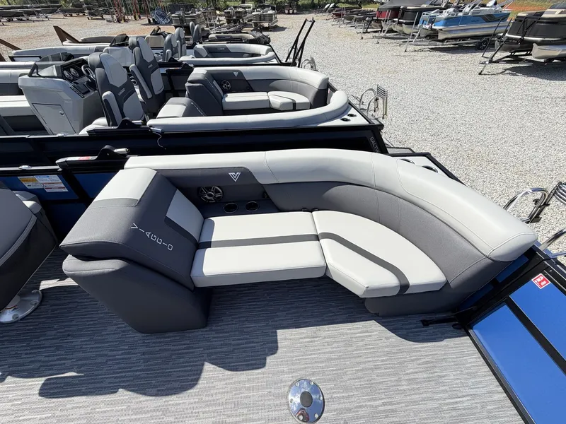 Slide: The Image of Viaggio Lago X TRITOON-250 HONDA 2026 - 4