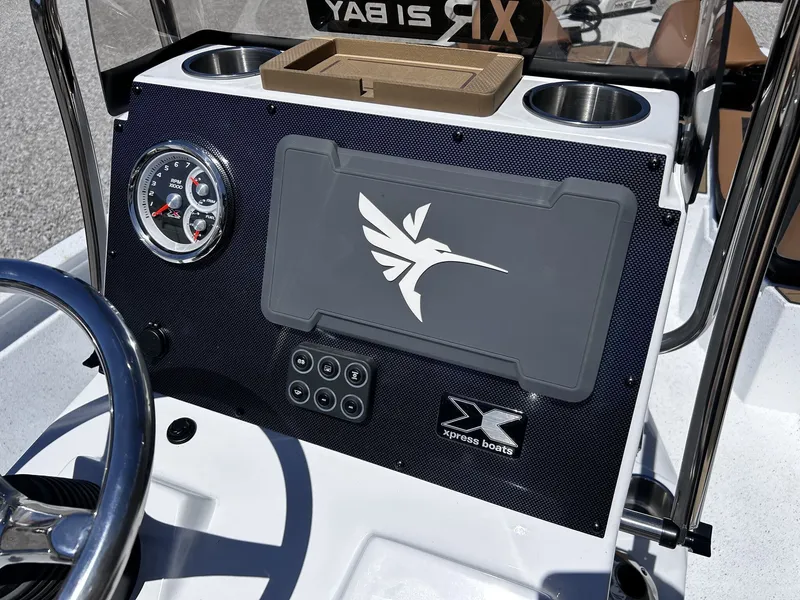 Slide: The Image of Xpress Xclusive R Series XR 21 BAY WITH FORWARD SEATING 2026 - 12