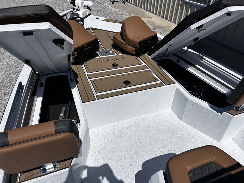 Slide: The Image of Xpress Xclusive R Series XR 21 BAY WITH FORWARD SEATING 2026 - 15