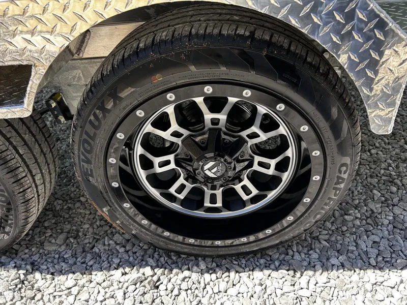 Slide: The Image of Xpress Xclusive R Series XR 21 BAY WITH FORWARD SEATING 2026 - 5