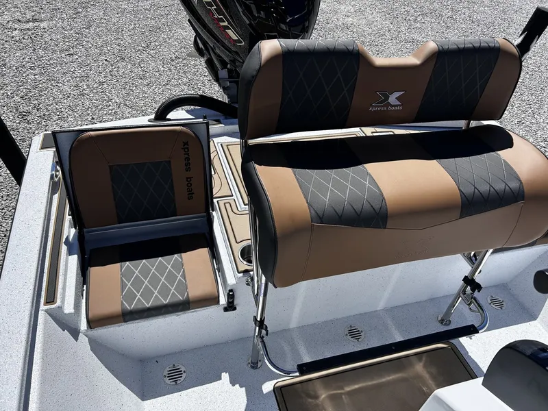 Slide: The Image of Xpress Xclusive R Series XR 21 BAY WITH FORWARD SEATING 2026 - 6