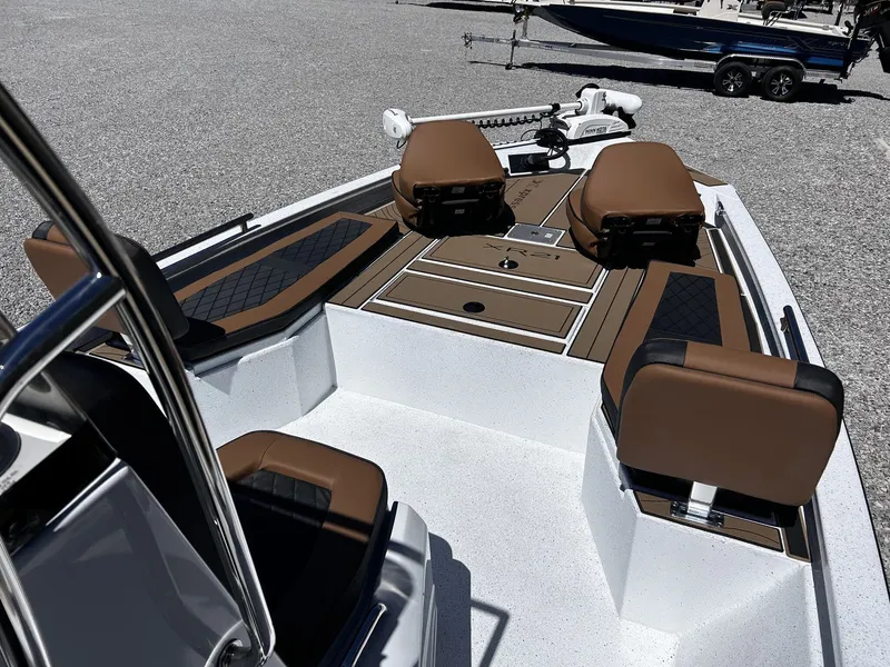 Slide: The Image of Xpress Xclusive R Series XR 21 BAY WITH FORWARD SEATING 2026 - 13