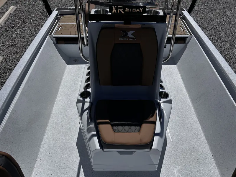 Slide: The Image of Xpress Xclusive R Series XR 21 BAY WITH FORWARD SEATING 2026 - 18