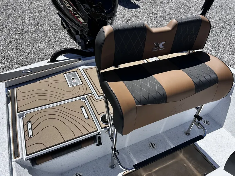 Slide: The Image of Xpress Xclusive R Series XR 21 BAY WITH FORWARD SEATING 2026 - 7