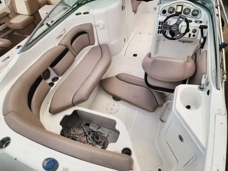 Slide: The Image of Hurricane 2200 Sundeck 2015 - 6