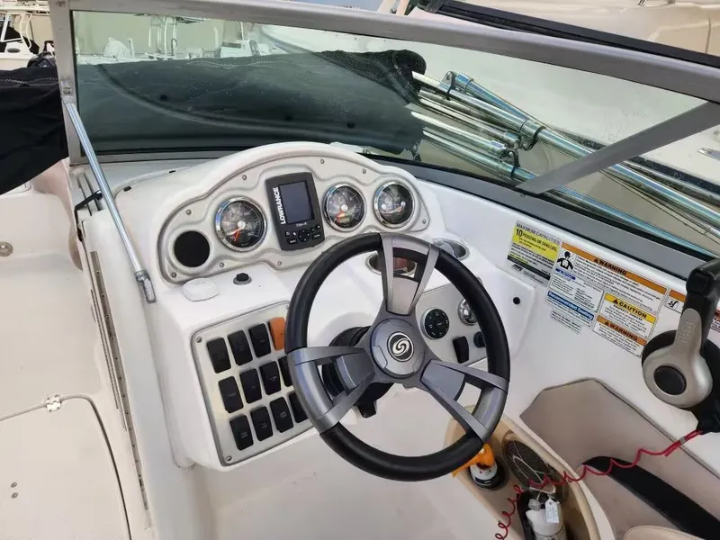 Slide: The Image of Hurricane 2200 Sundeck 2015 - 7