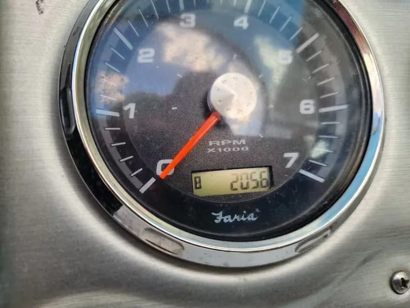 Slide: The Image of Hurricane 2200 Sundeck 2015 - 8