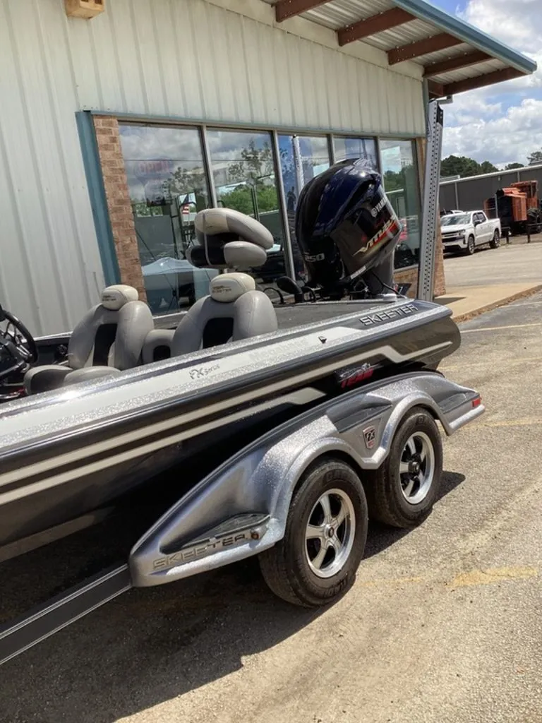 Slide: The Image of Skeeter FX20 2013 - 10