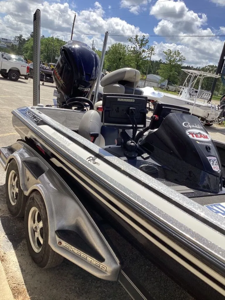 Slide: The Image of Skeeter FX20 2013 - 23